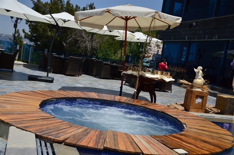 Sunday Buffet at Bay Lodge Terrace